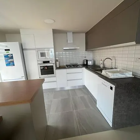 Lovely 2 Bedroom With Sea View & Pool