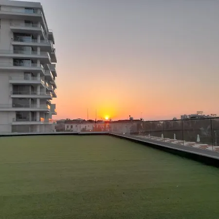 Appartement Lovely 2 Bedroom With Sea View & Pool *