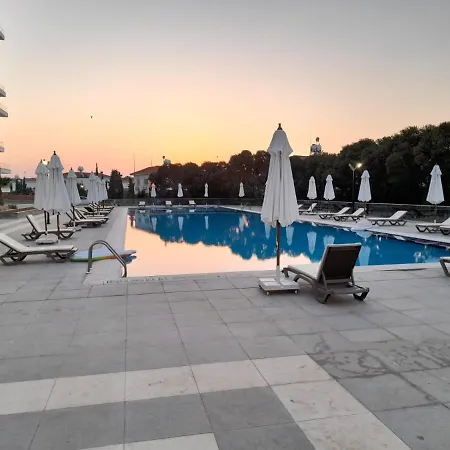 Lovely 2 Bedroom With Sea View & Pool Appartement *